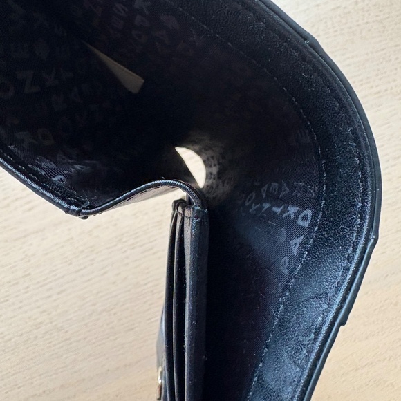 Kate Spade- White and Black Wallet Billfold - Picture 5 of 5